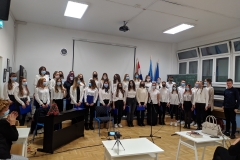 Pjevački-zbor-na-koncertu